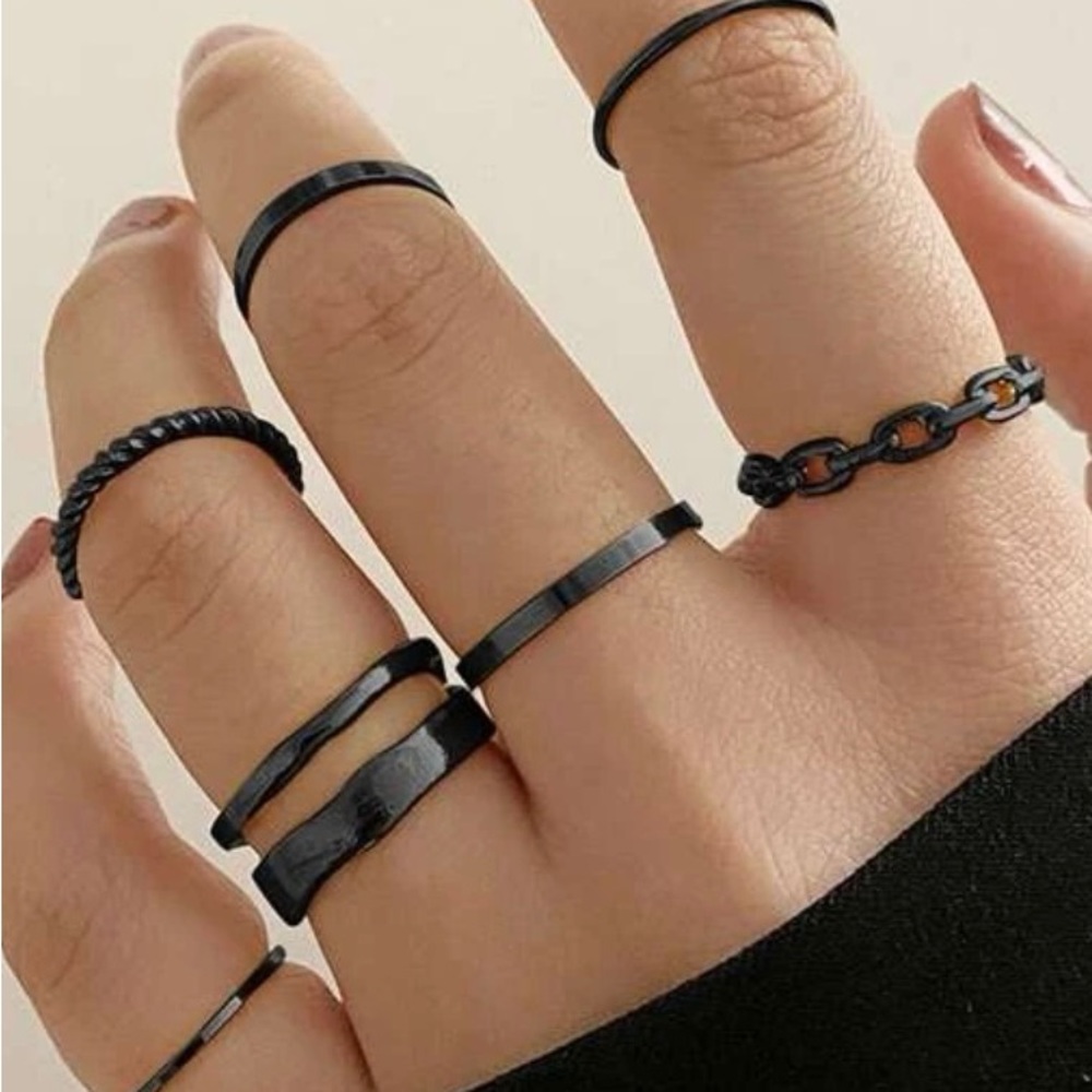 Rings 7 piece black